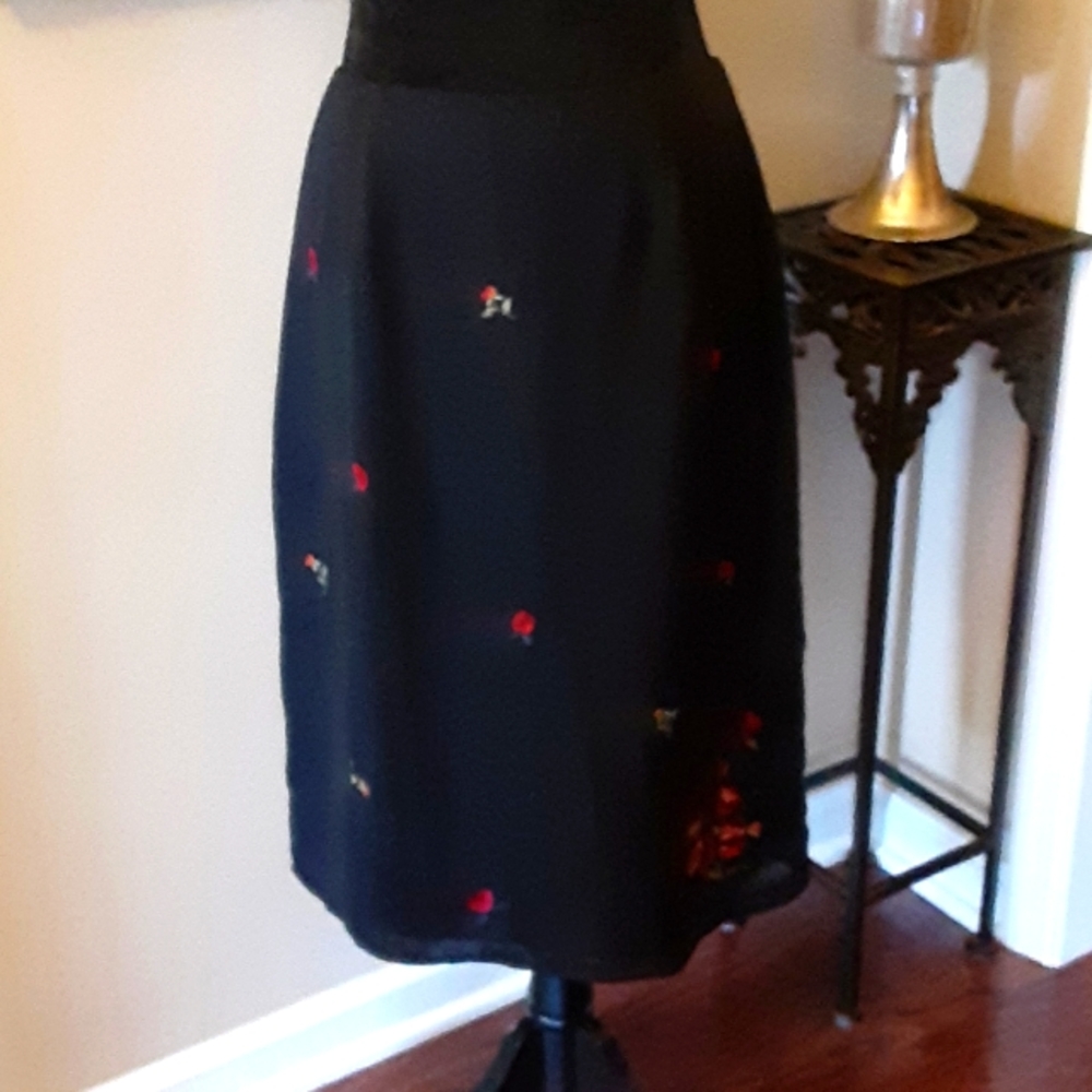 Pierre Cardin black straight skirt embroidered red flowers sage leaves 10 EUC…